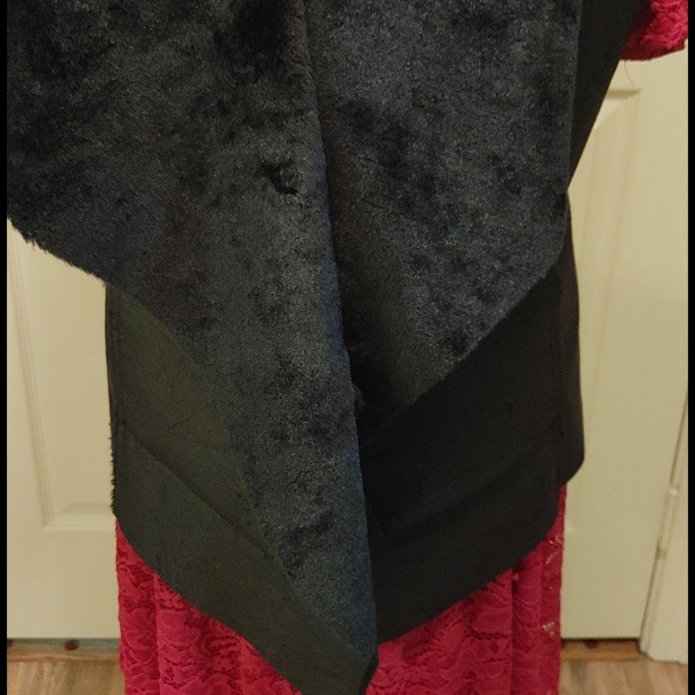 Non Leather Faux fur vest - Picture 4 of 13